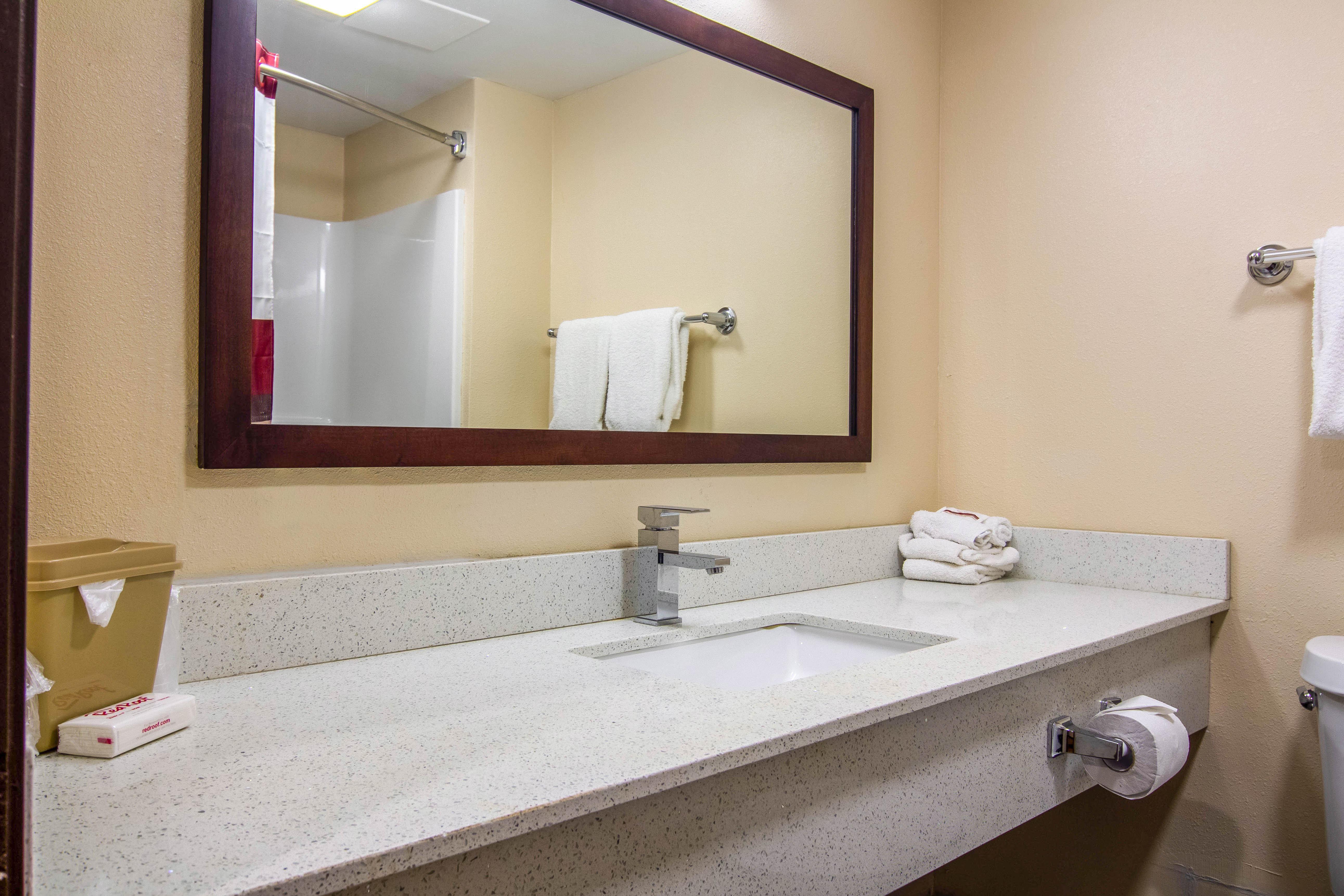 Red Roof Inn Перисбърг Екстериор снимка