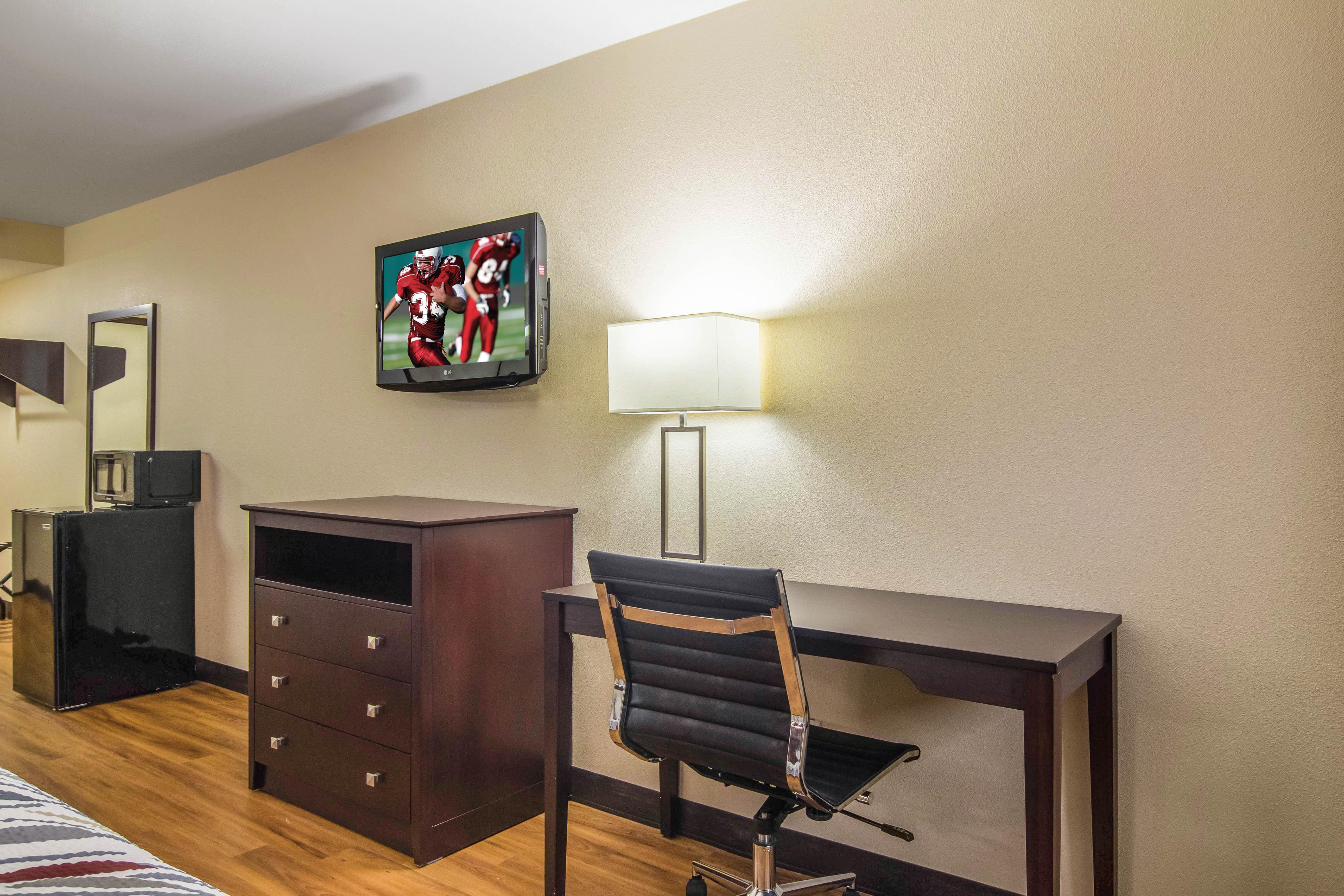 Red Roof Inn Перисбърг Екстериор снимка