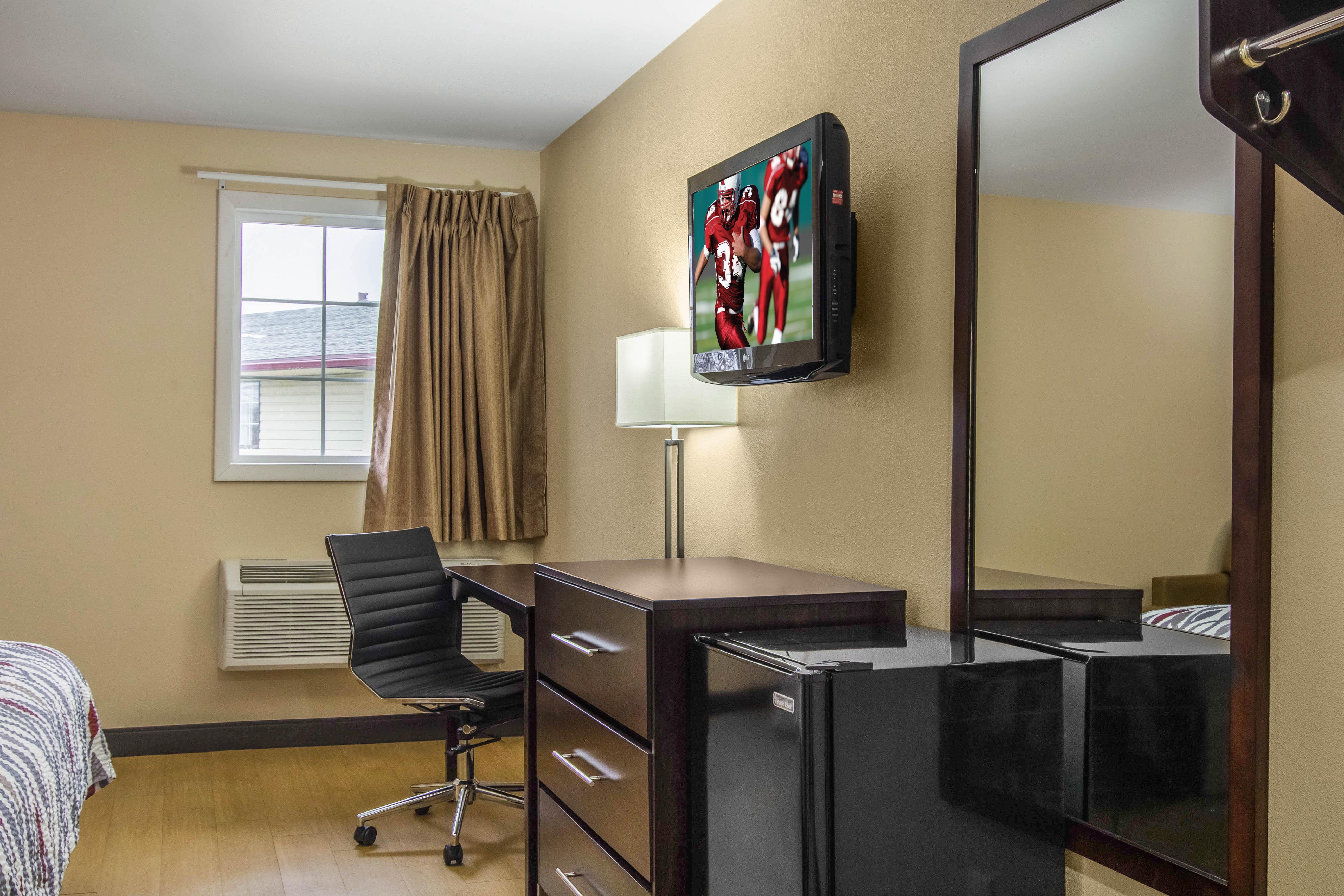 Red Roof Inn Перисбърг Екстериор снимка