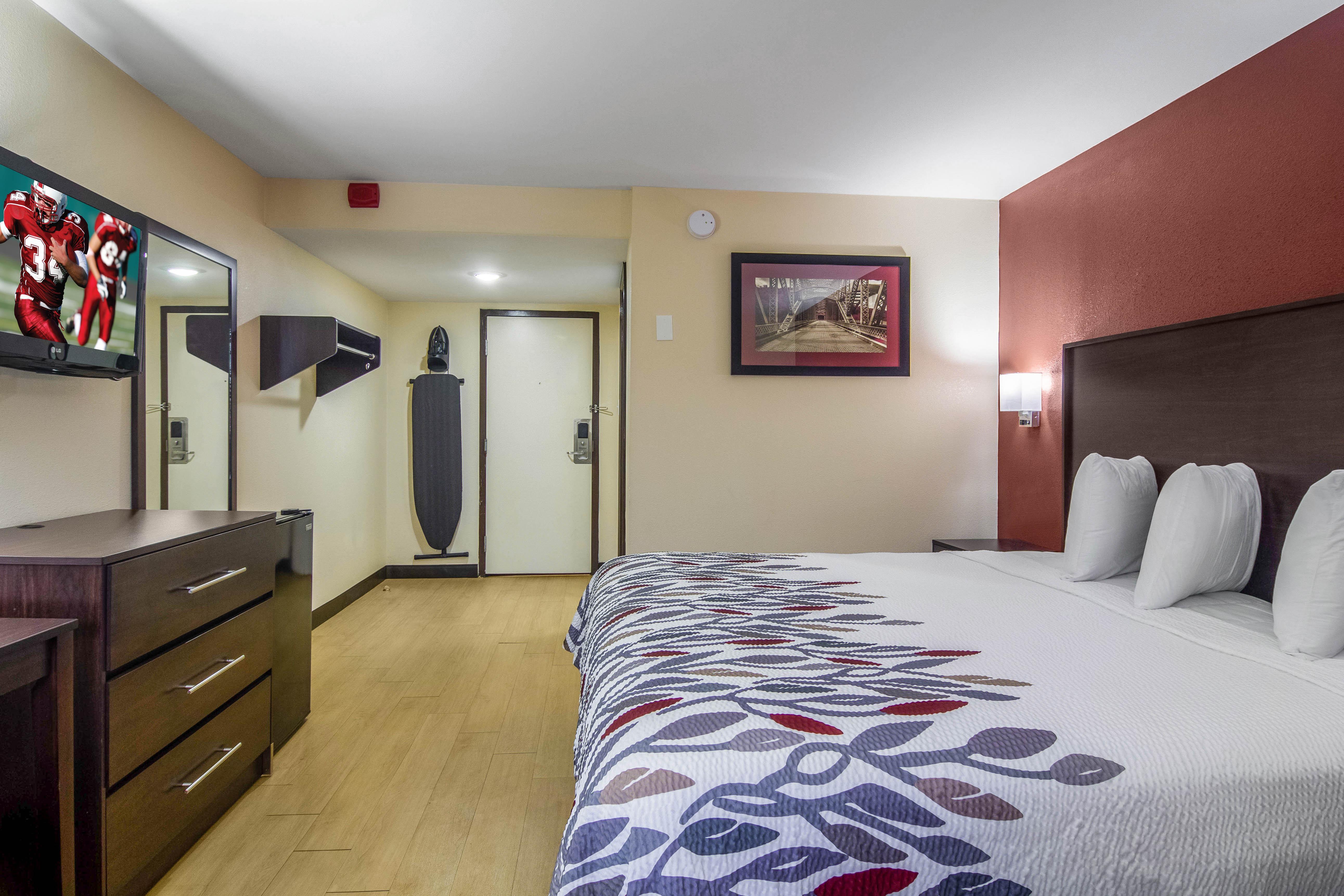 Red Roof Inn Перисбърг Екстериор снимка