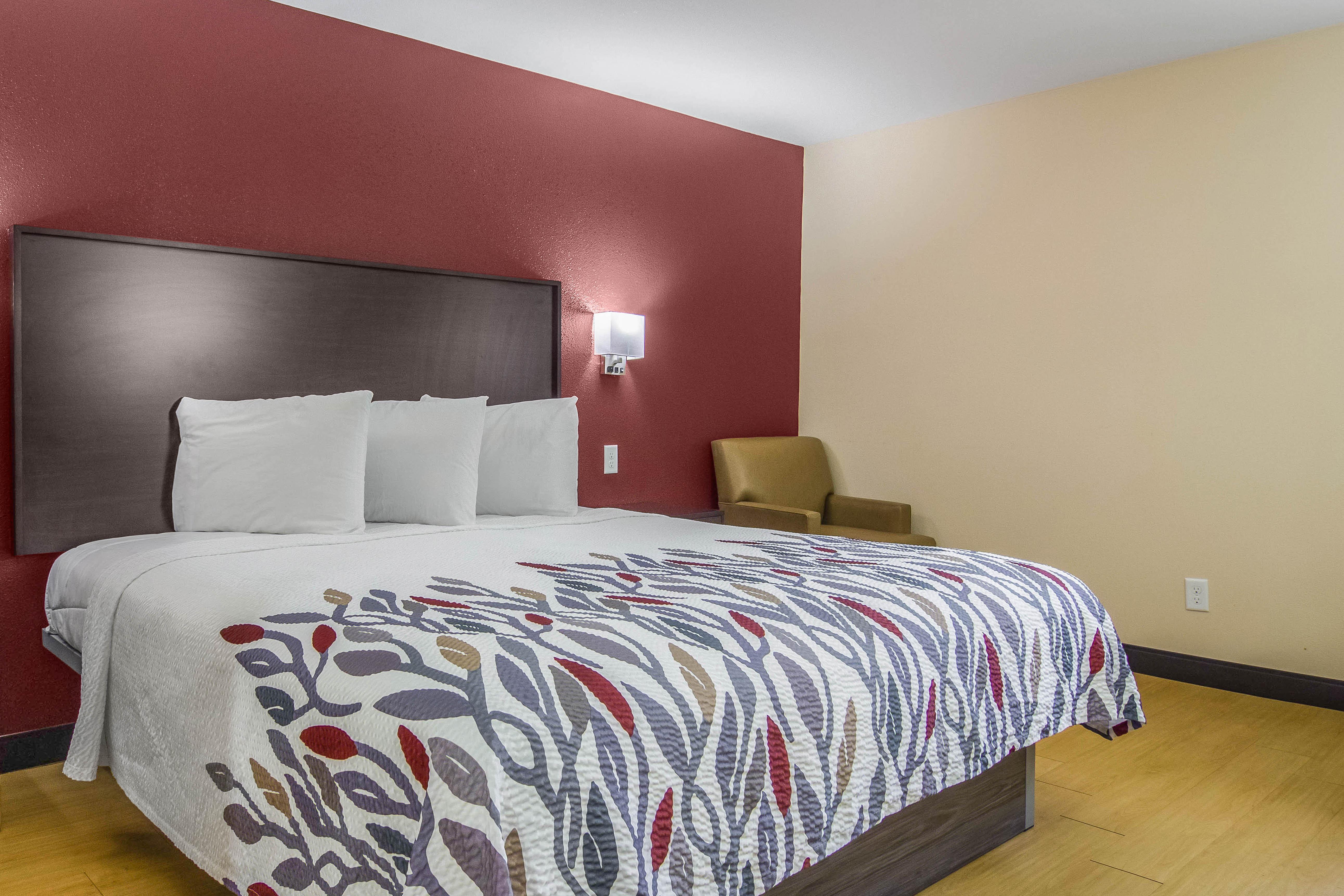 Red Roof Inn Перисбърг Екстериор снимка