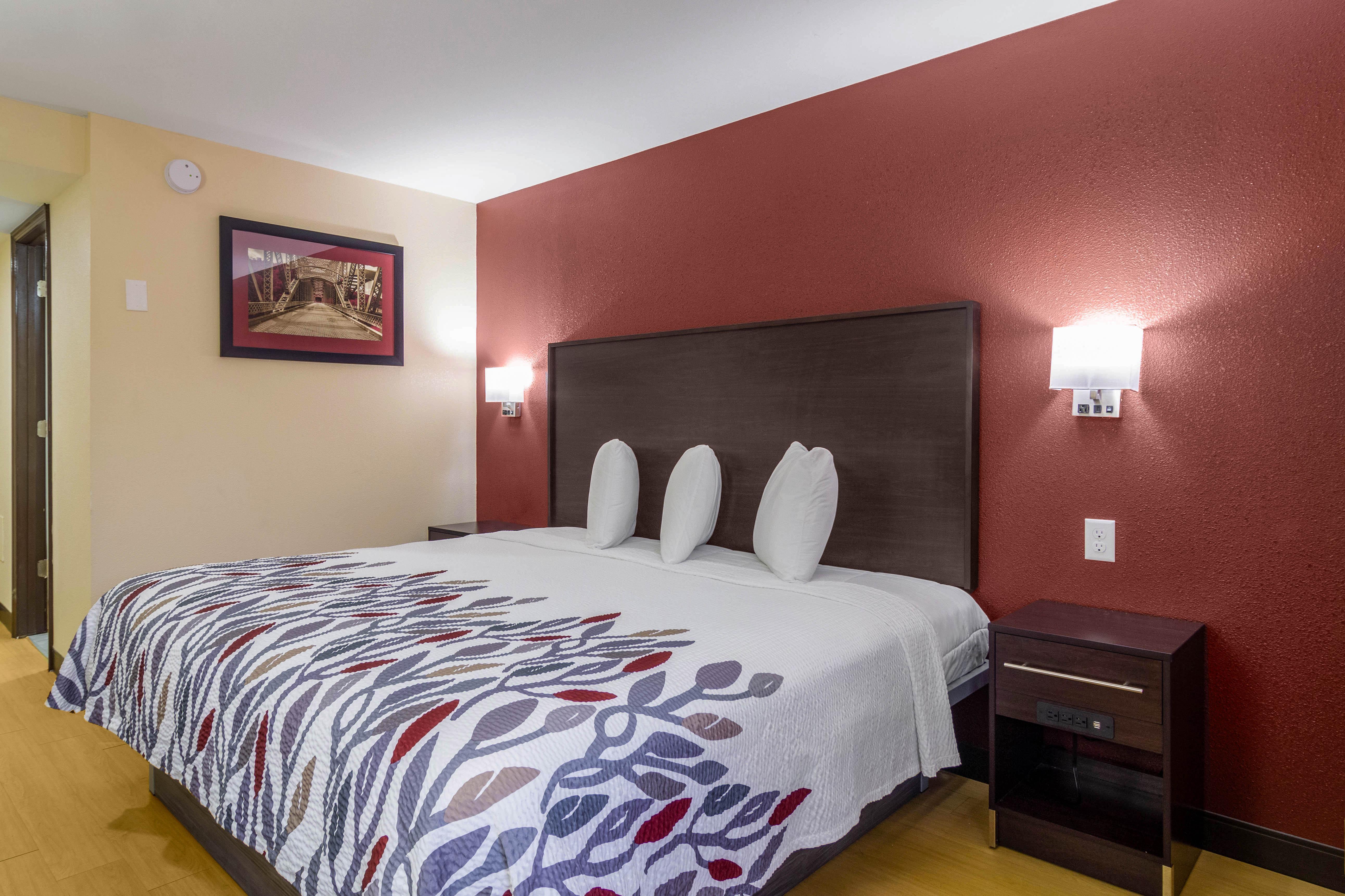 Red Roof Inn Перисбърг Екстериор снимка