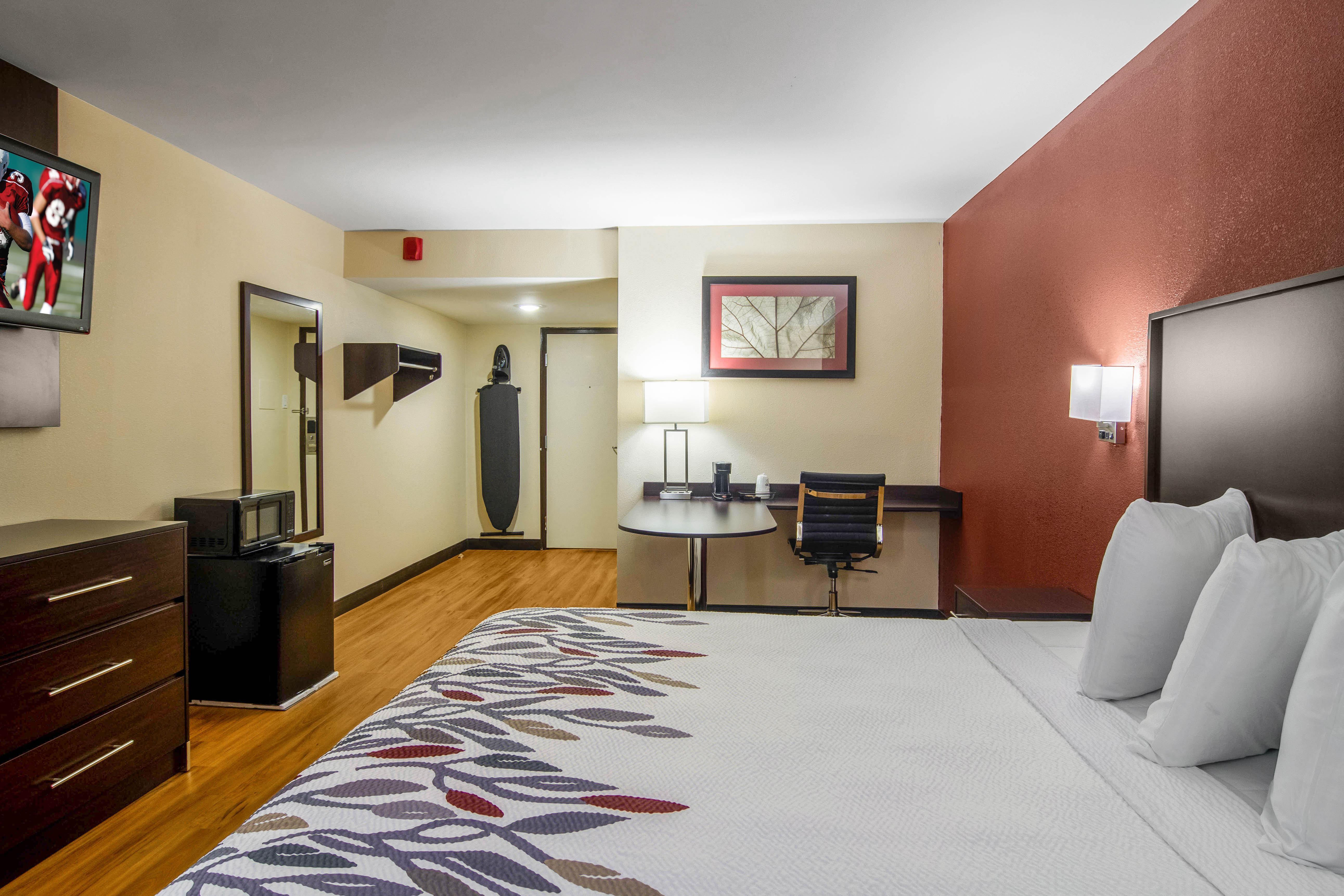 Red Roof Inn Перисбърг Екстериор снимка