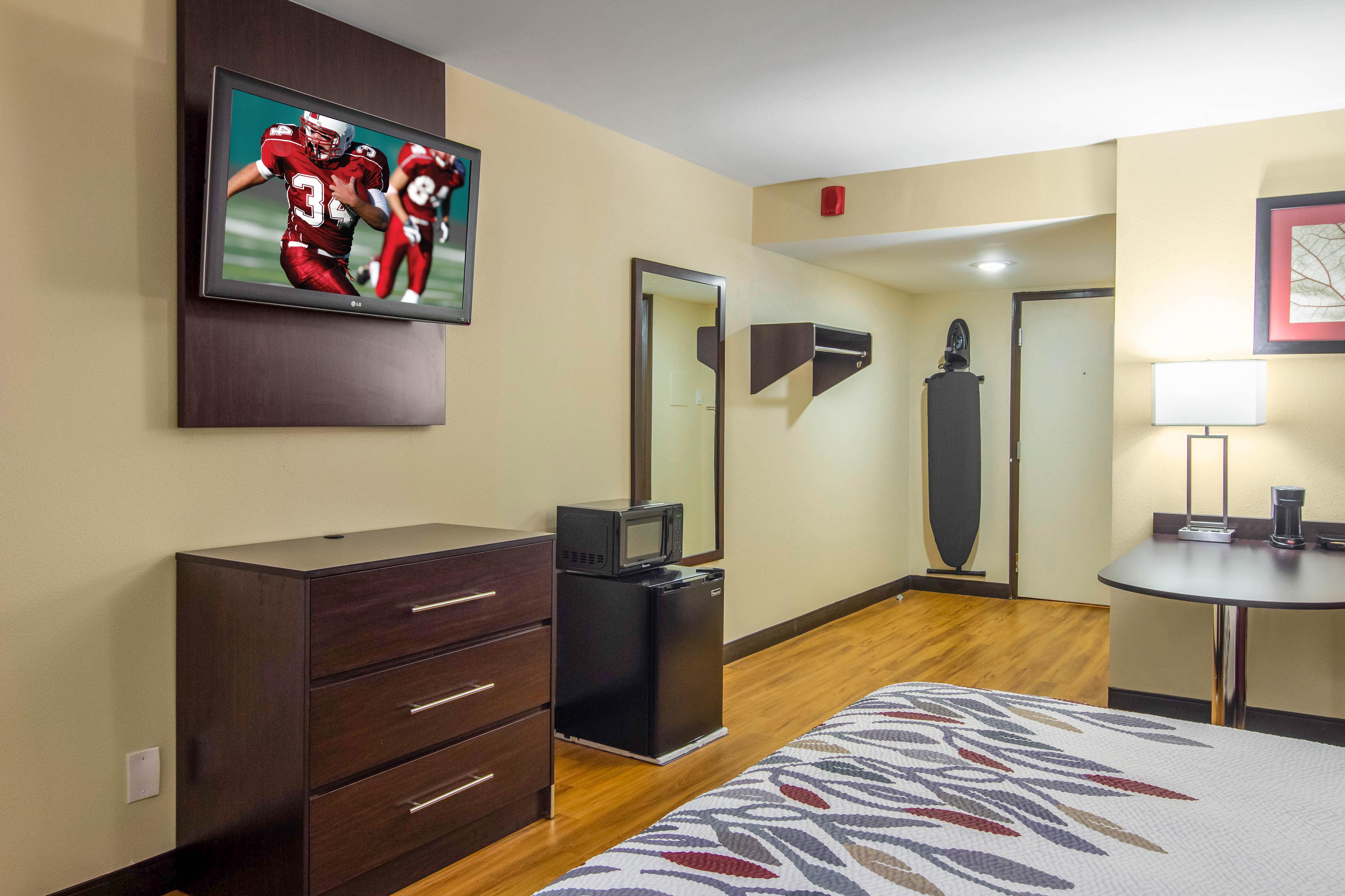 Red Roof Inn Перисбърг Екстериор снимка