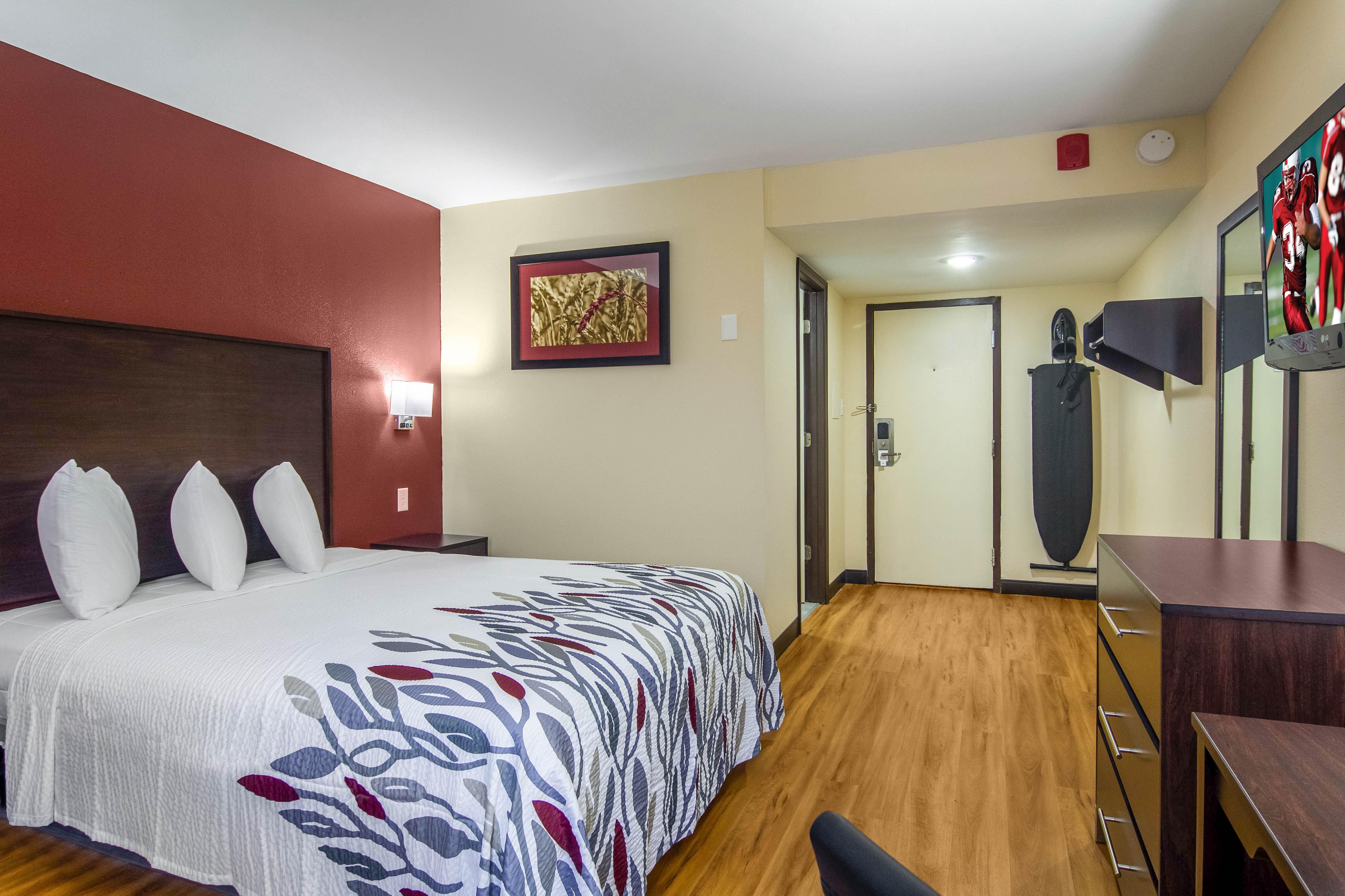 Red Roof Inn Перисбърг Екстериор снимка