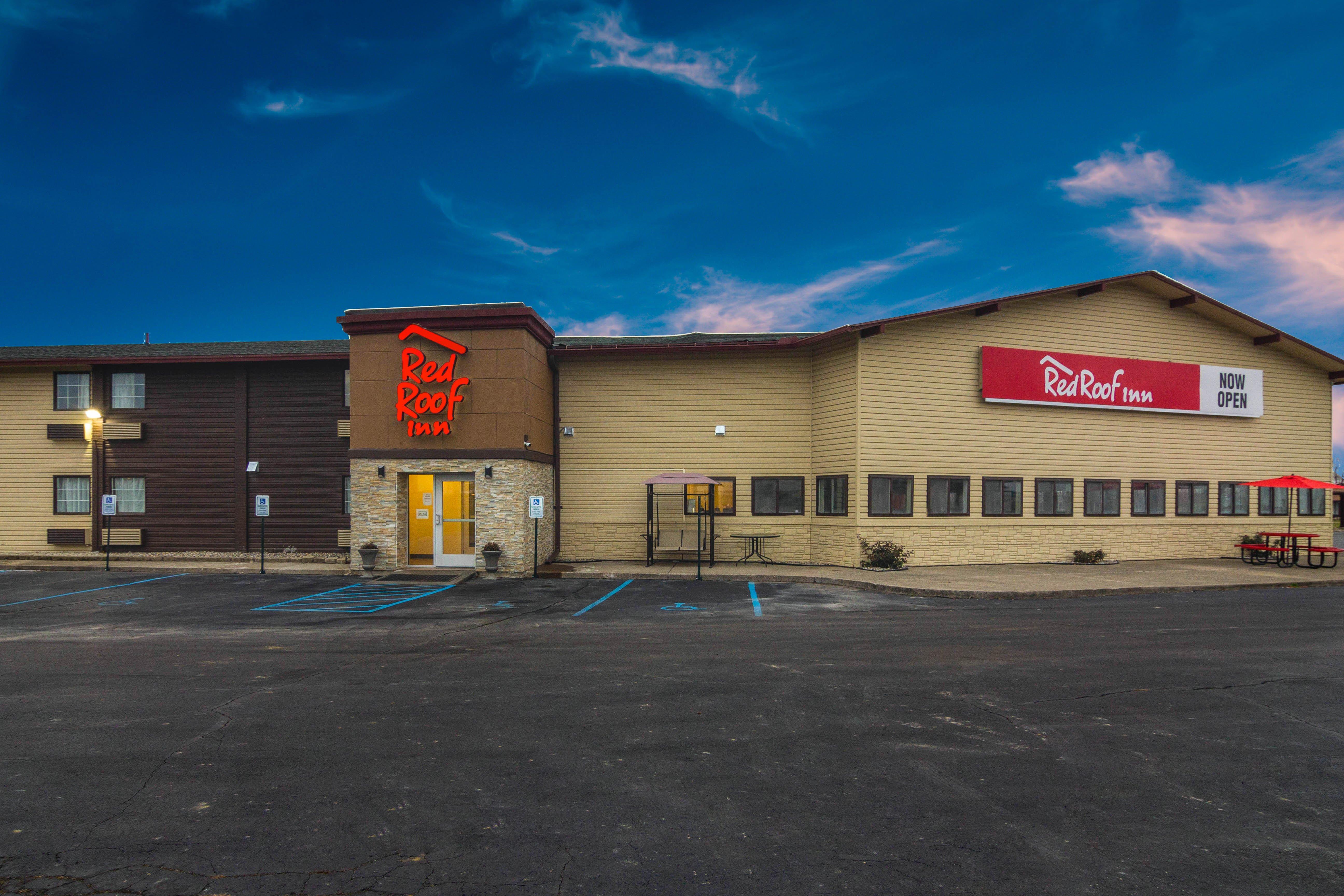 Red Roof Inn Перисбърг Екстериор снимка