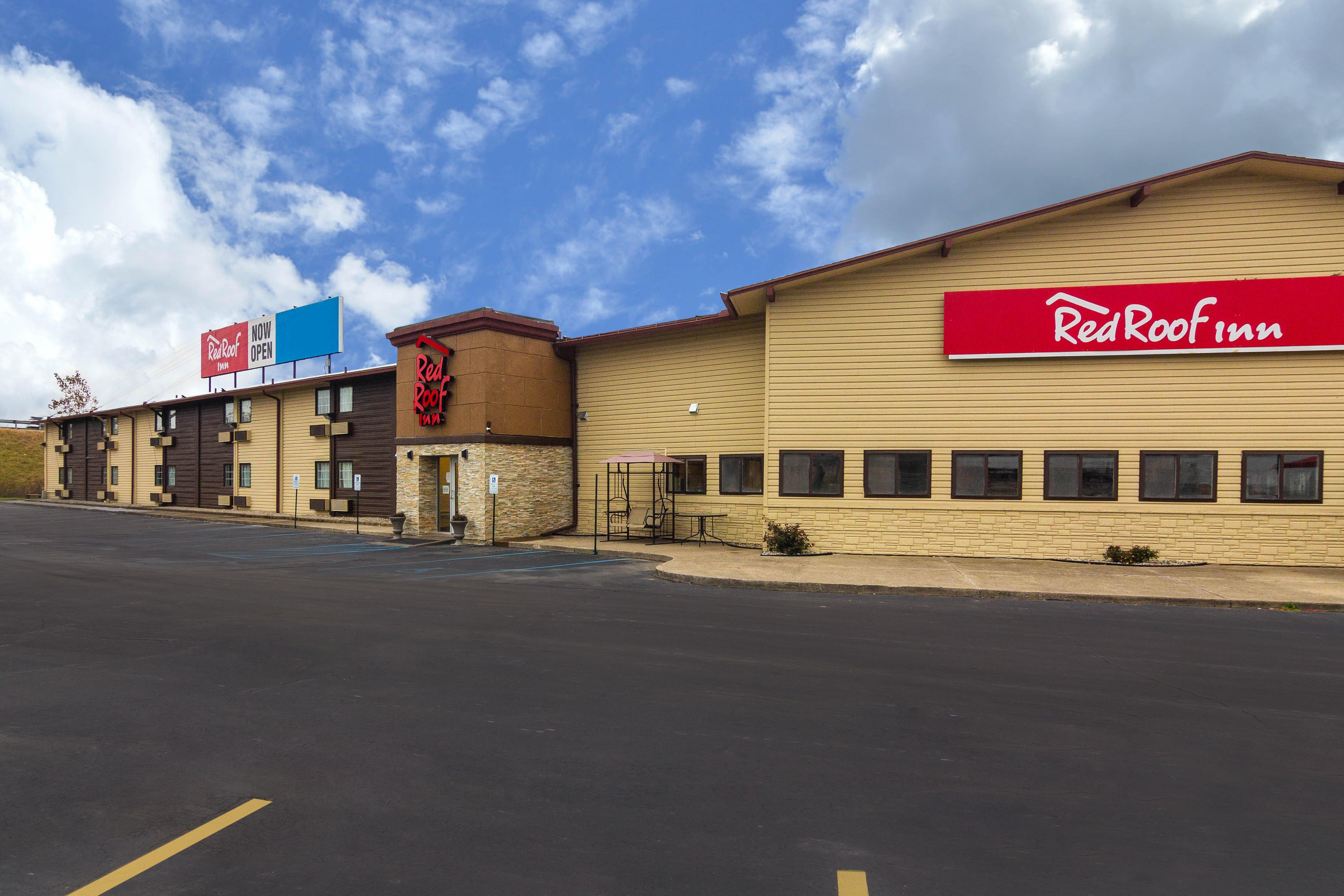 Red Roof Inn Перисбърг Екстериор снимка