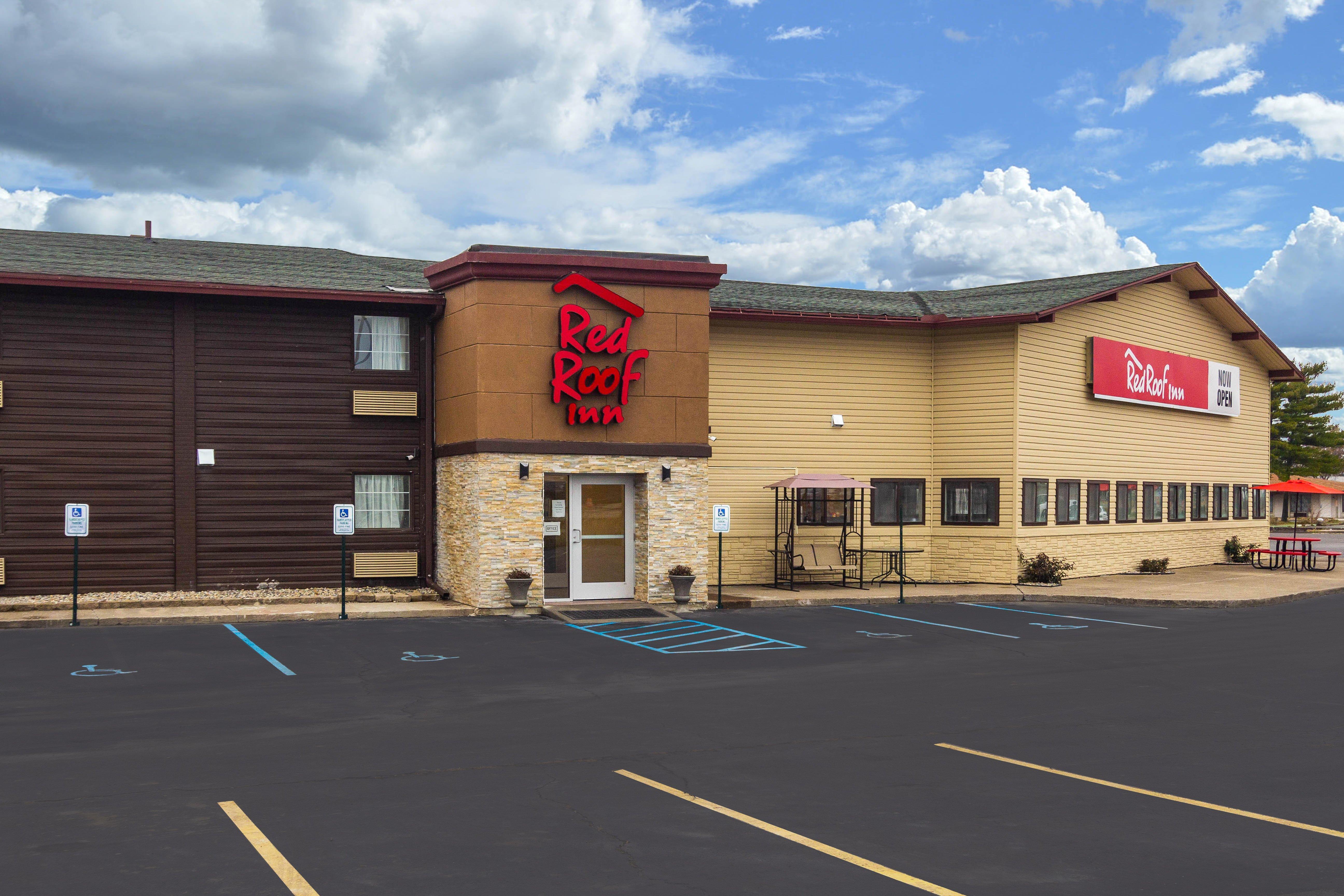 Red Roof Inn Перисбърг Екстериор снимка