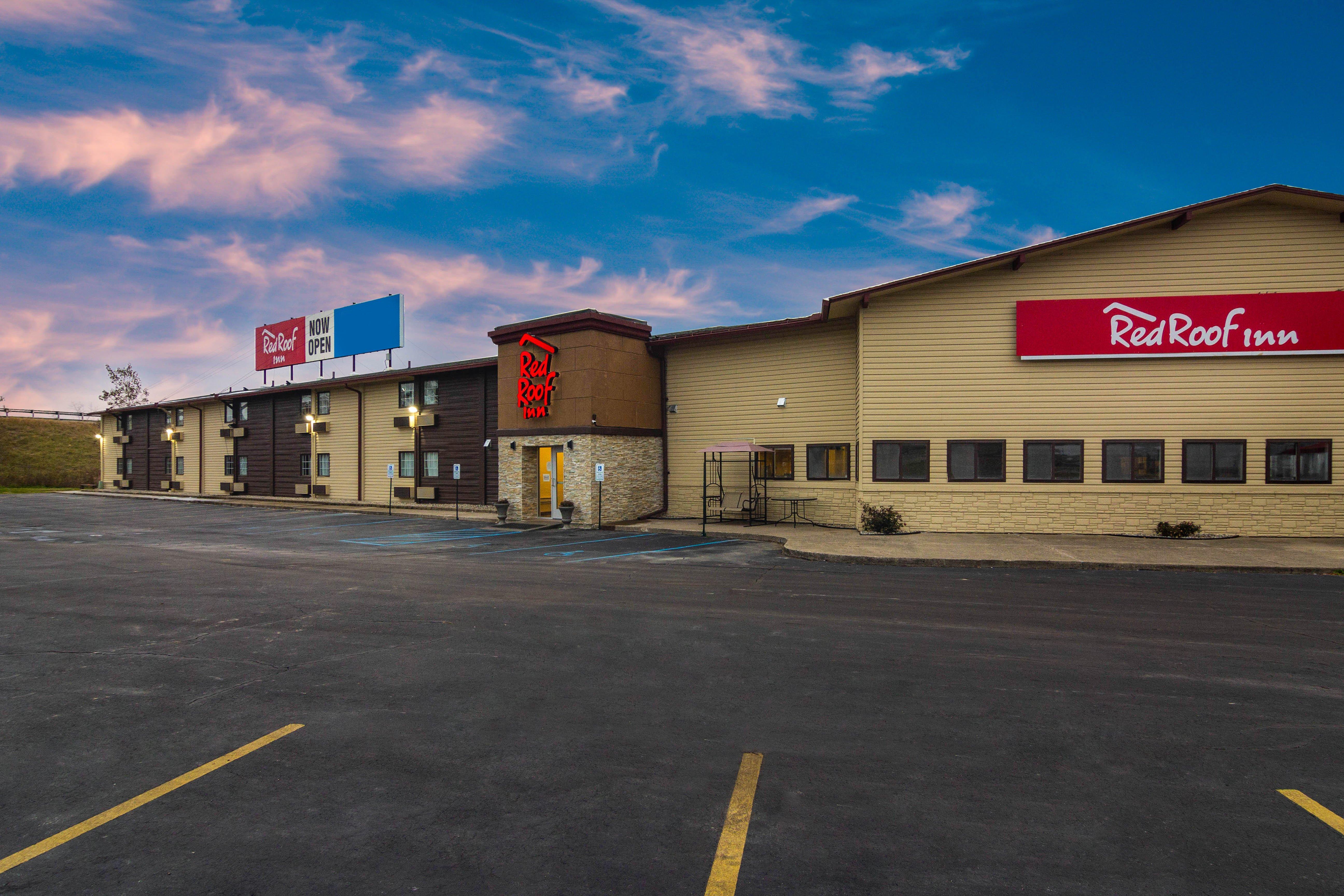 Red Roof Inn Перисбърг Екстериор снимка
