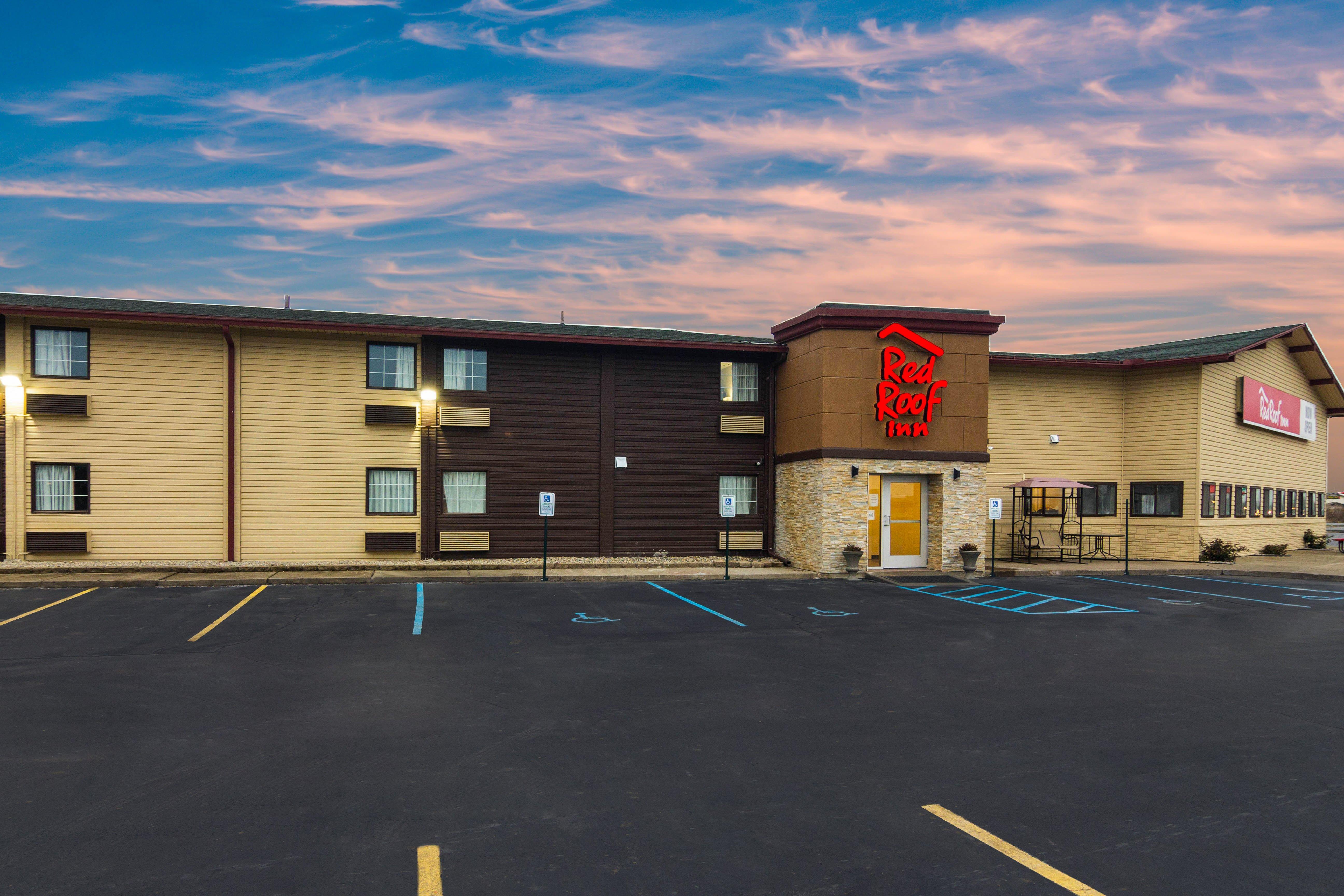 Red Roof Inn Перисбърг Екстериор снимка