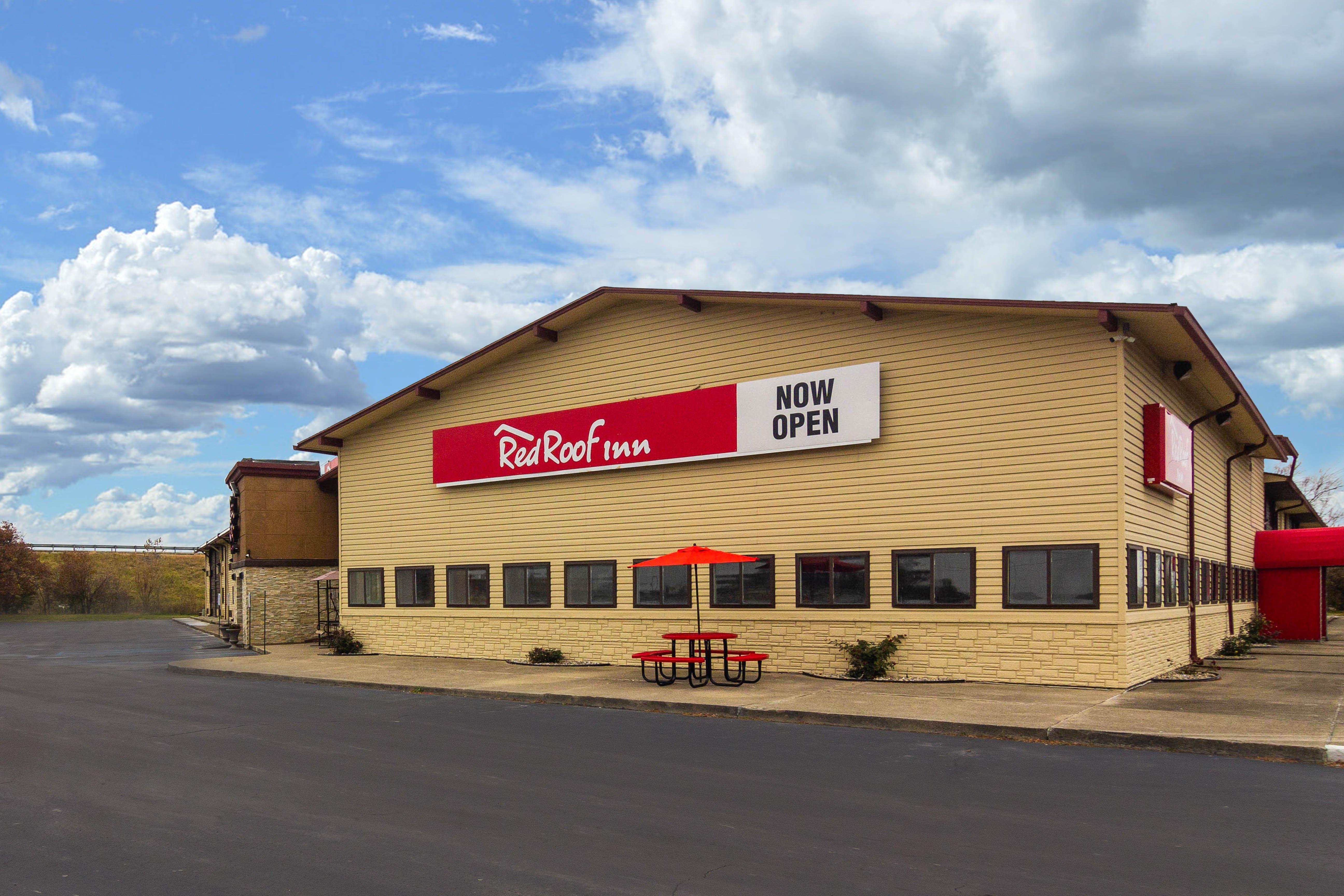 Red Roof Inn Перисбърг Екстериор снимка