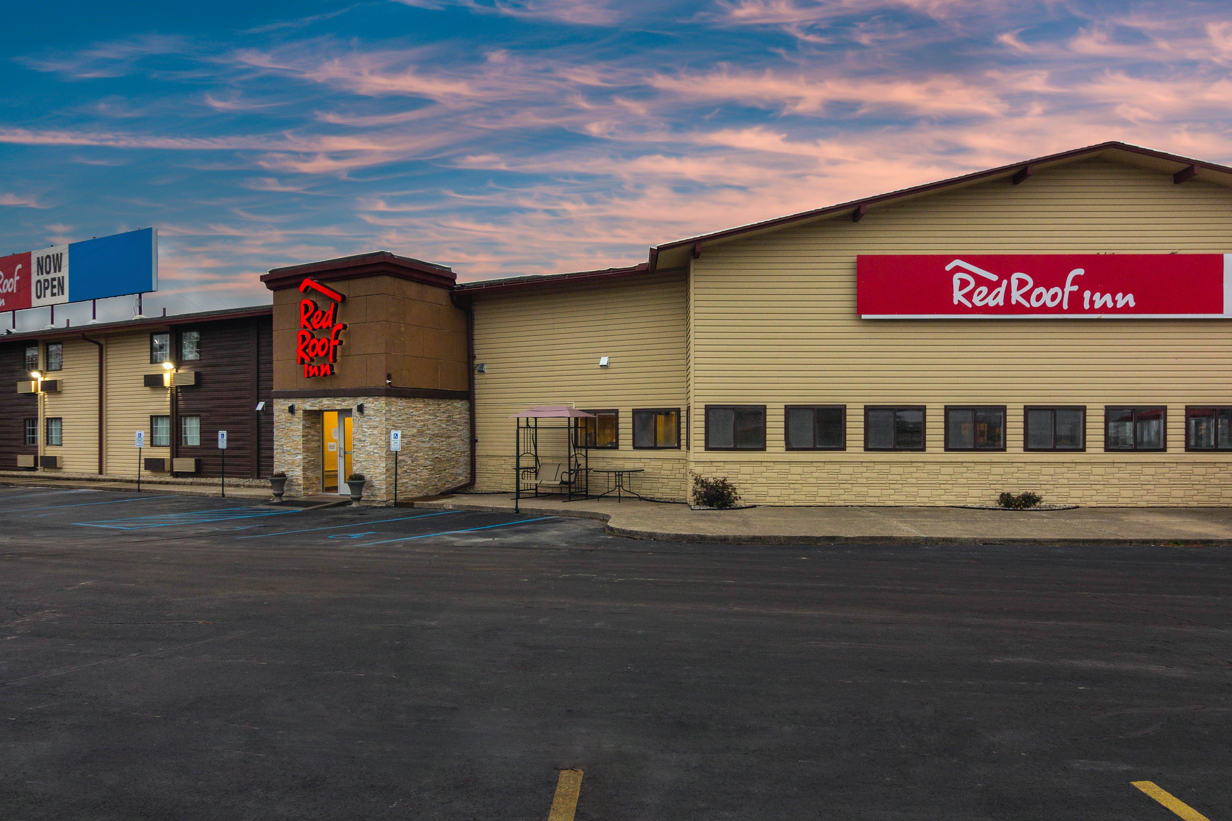 Red Roof Inn Перисбърг Екстериор снимка