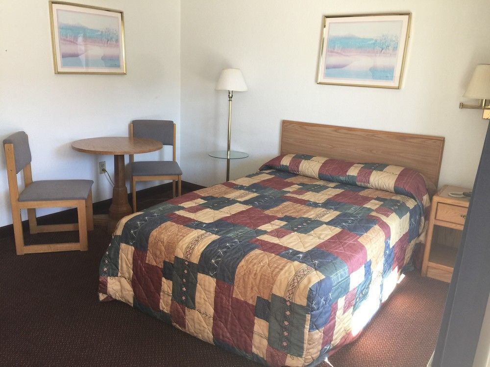 Red Roof Inn Перисбърг Екстериор снимка