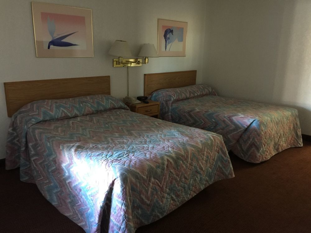 Red Roof Inn Перисбърг Екстериор снимка