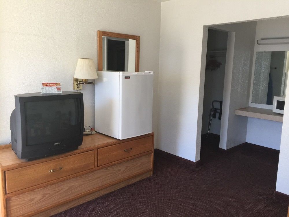 Red Roof Inn Перисбърг Екстериор снимка